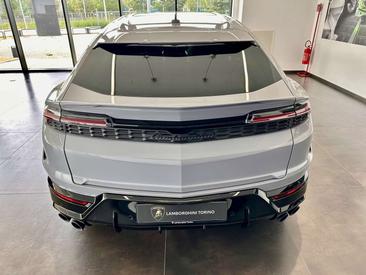 Lamborghini Urus SE — photo 7