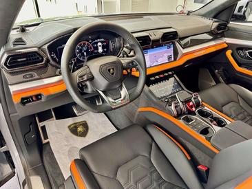 Lamborghini Urus SE — photo 11