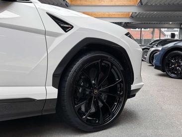 Lamborghini Urus SE — photo 8