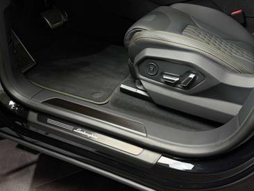 Lamborghini Urus SE — photo 10