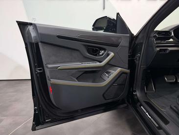Lamborghini Urus SE — photo 12
