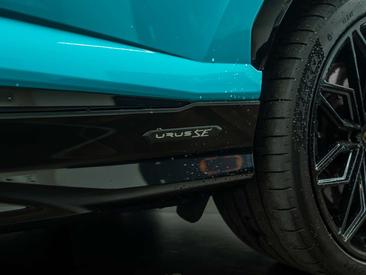 Lamborghini Urus SE — photo 8