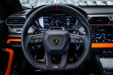 Lamborghini Urus SE — photo 10