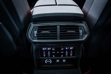 Lamborghini Urus SE — photo 14