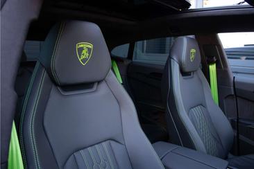Lamborghini Urus SE — photo 13