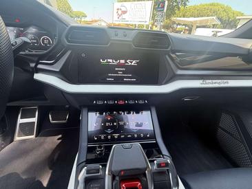 Lamborghini Urus SE — photo 8