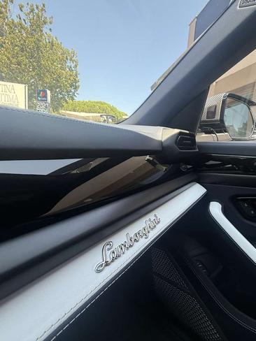Lamborghini Urus SE — photo 9