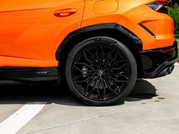 Lamborghini Urus SE — photo 9