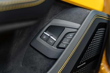 Lamborghini Urus SE — photo 30