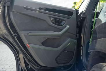 Lamborghini Urus SE — photo 10