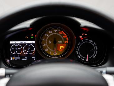 Ferrari California — photo 8
