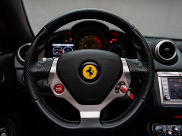 Ferrari California — photo 9