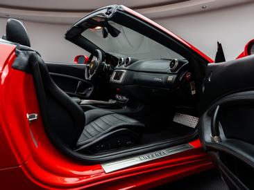 Ferrari California — photo 21
