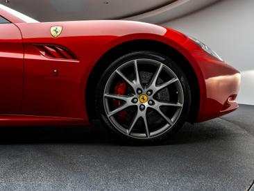 Ferrari California — photo 27