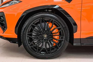 Lamborghini Urus SE — photo 9