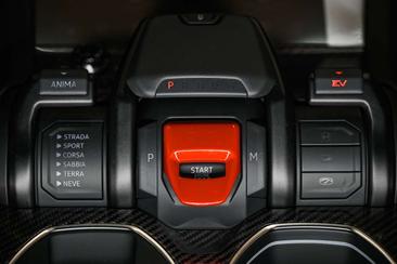 Lamborghini Urus SE — photo 25