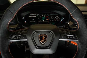 Lamborghini Urus SE — photo 28