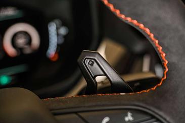 Lamborghini Urus SE — photo 29