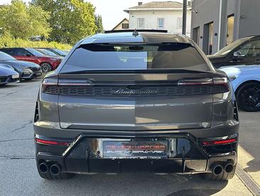 Lamborghini Urus SE — photo 8