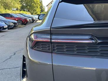 Lamborghini Urus SE — photo 9