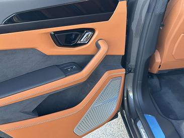 Lamborghini Urus SE — photo 13