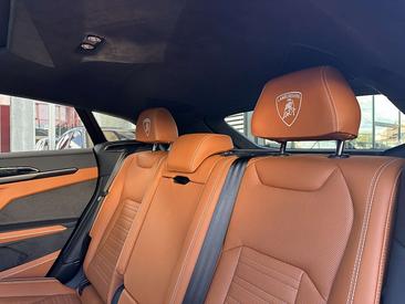 Lamborghini Urus SE — photo 17