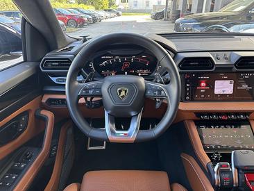 Lamborghini Urus SE — photo 23