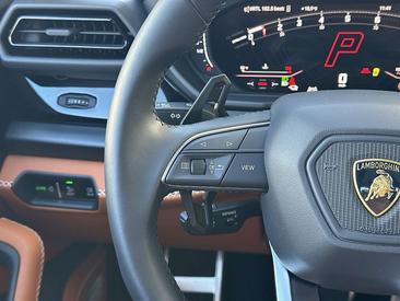 Lamborghini Urus SE — photo 24