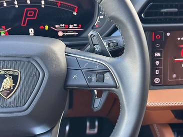 Lamborghini Urus SE — photo 25