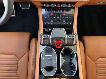 Lamborghini Urus SE — photo 32