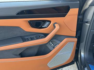 Lamborghini Urus SE — photo 37