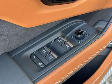 Lamborghini Urus SE — photo 38