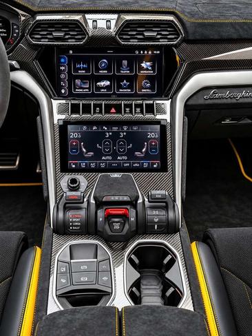 Lamborghini Urus Performante — photo 35