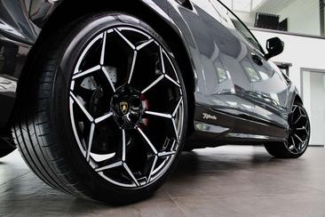 Lamborghini Urus Performante — photo 17