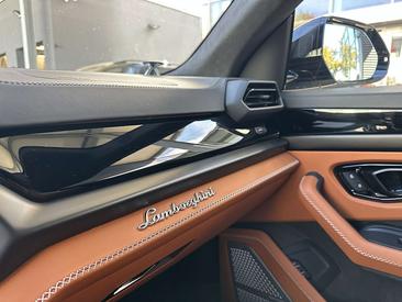 Lamborghini Urus SE — photo 48