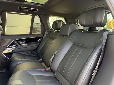 Land Rover Range Rover P550e — photo 8