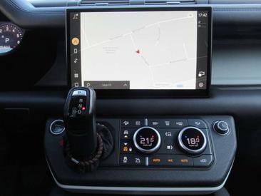 Land Rover Defender 110 P400e — photo 11