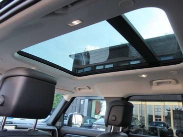 Land Rover Defender 110 P400e — photo 14