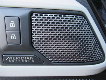 Land Rover Defender 110 P400e — photo 15