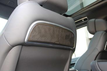 Land Rover Range Rover P550e — photo 12