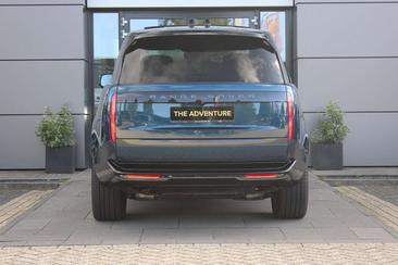 Land Rover Range Rover P550e — photo 16