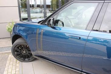 Land Rover Range Rover P550e — photo 17