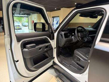 Land Rover Defender 110 Hard Top D200 — photo 16