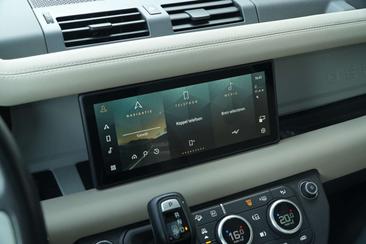 Land Rover Defender 110 P400e — photo 18