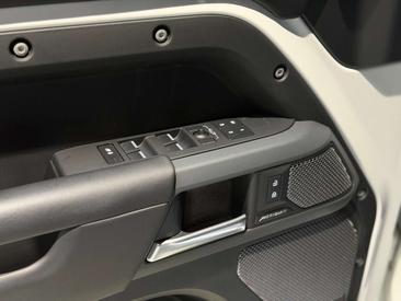 Land Rover Defender 110 Hard Top D200 — photo 18