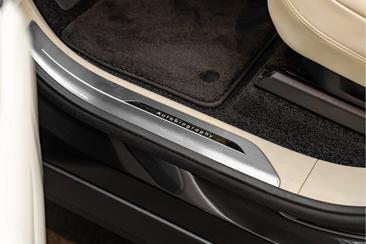 Land Rover Range Rover P550e — photo 29