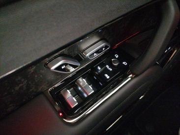 Land Rover Range Rover Sport SV — photo 18