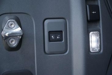 Land Rover Defender 110 P400e — photo 22