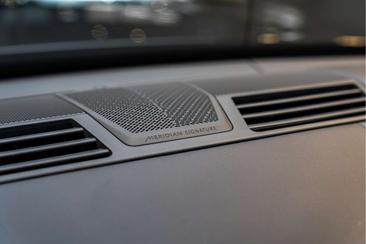 Land Rover Range Rover P550e — photo 34