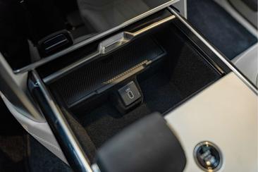 Land Rover Range Rover P550e — photo 37